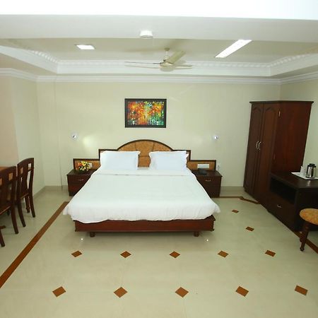 Hotel Prasanth Thiruvananthapuram Kültér fotó